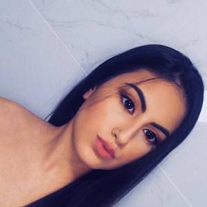 Meet your Posher, Roxana